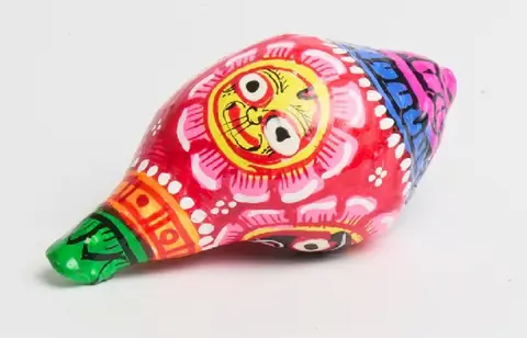 The Subhadra Painted Shankha, Red and Green