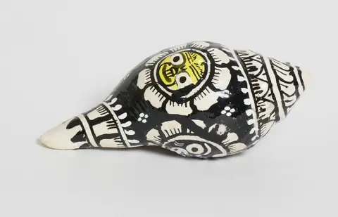 The Monochrome Subhadra Painted Shankha