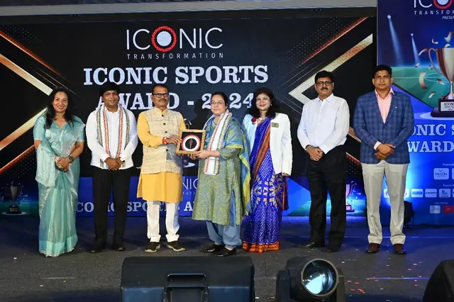 Iconic Sports Award 2024: memento by Abriella Paintings for Iconic Transformation