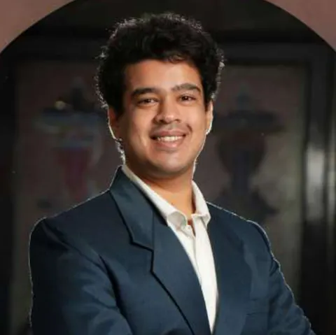 Syed Aasim Yunus, Director of Abriella Paintings
